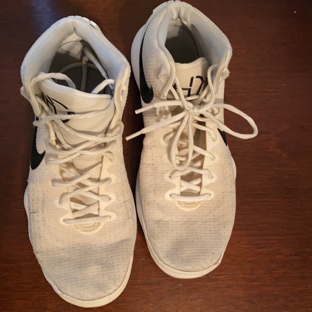 Nike Hyperdunks - image 6